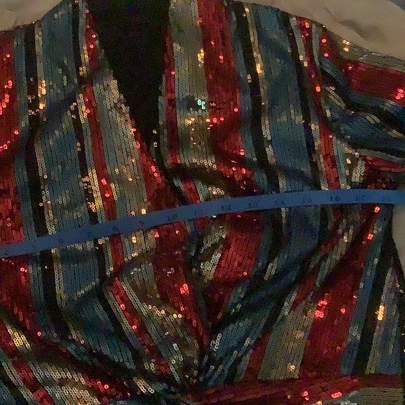 Vici Striking and cool sequin shirt with front twist. Size medium runs small - Picture 11 of 14